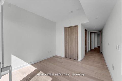 Photo 33 at 5709 - 1 Concord Cityplace Way, Waterfront Communities C1, Toronto
