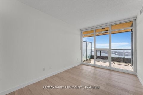 Photo 34 at 5709 - 1 Concord Cityplace Way, Waterfront Communities C1, Toronto