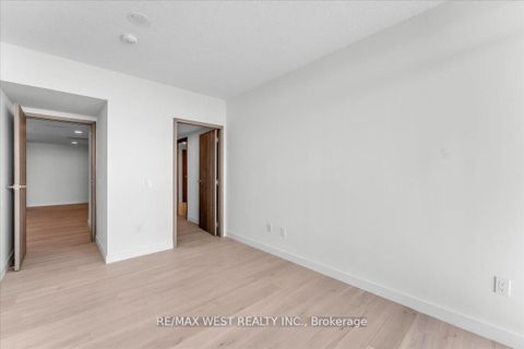 Photo 36 at 5709 - 1 Concord Cityplace Way, Waterfront Communities C1, Toronto