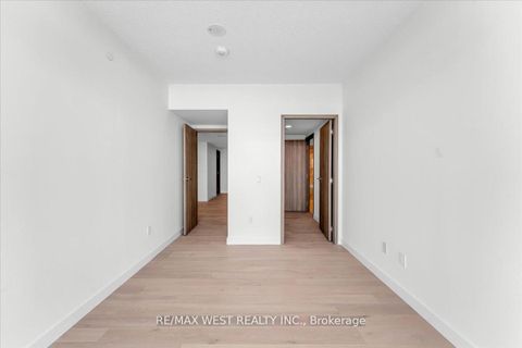 Photo 37 at 5709 - 1 Concord Cityplace Way, Waterfront Communities C1, Toronto