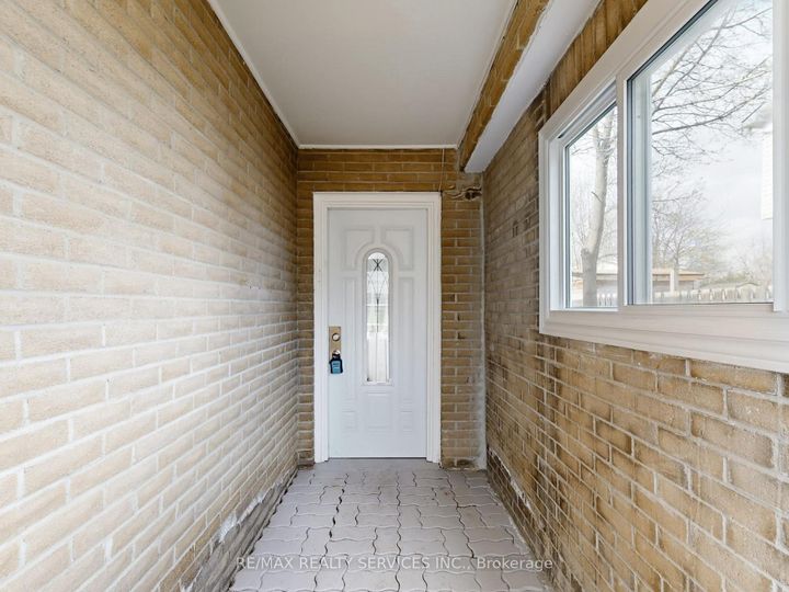 Photo 2 at 9 Glenridge Road, Northgate, Brampton