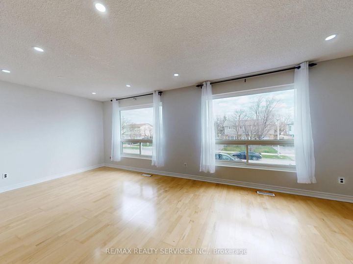 Photo 10 at 9 Glenridge Road, Northgate, Brampton