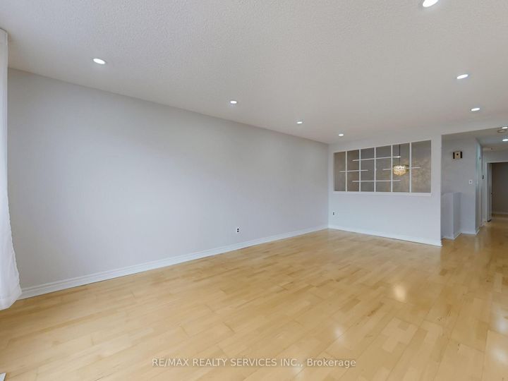 Photo 11 at 9 Glenridge Road, Northgate, Brampton