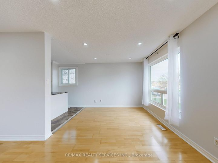 Photo 12 at 9 Glenridge Road, Northgate, Brampton