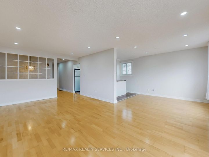Photo 13 at 9 Glenridge Road, Northgate, Brampton