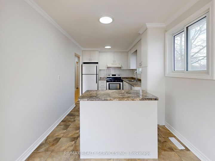Photo 15 at 9 Glenridge Road, Northgate, Brampton
