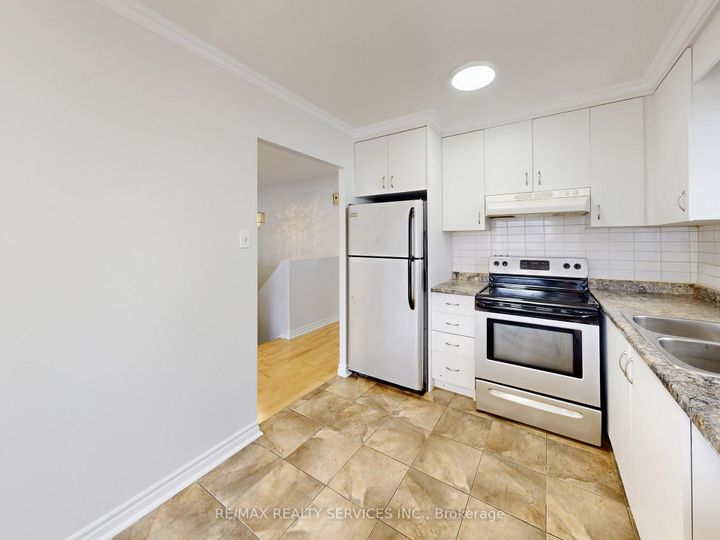 Photo 18 at 9 Glenridge Road, Northgate, Brampton