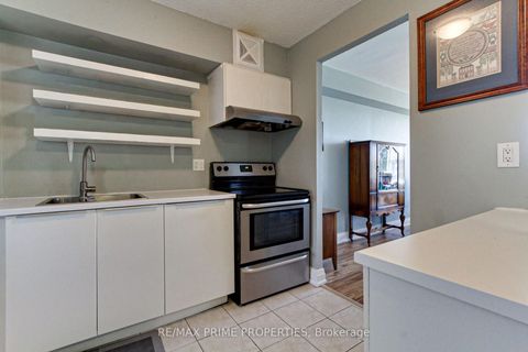 Photo 7 at 603 - 250 Davis Drive, Central Newmarket, Newmarket