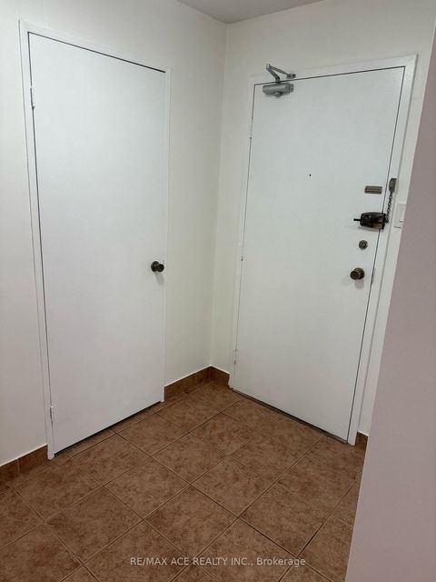Photo 5 at 1504 - 10 Tangreen Court, Newtonbrook West, Toronto