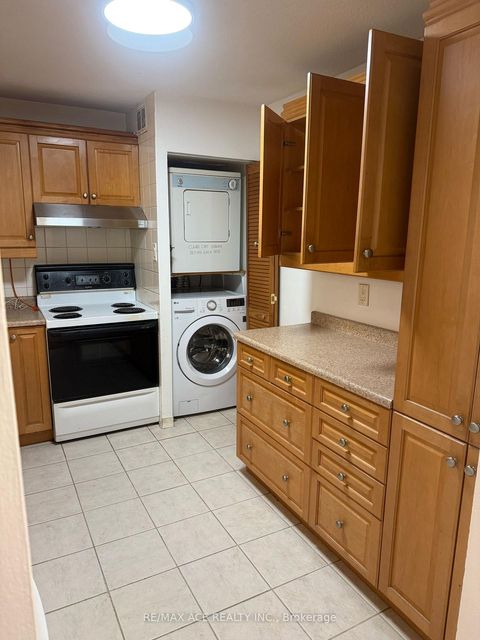 Photo 9 at 1504 - 10 Tangreen Court, Newtonbrook West, Toronto