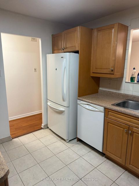 Photo 10 at 1504 - 10 Tangreen Court, Newtonbrook West, Toronto