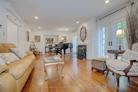 Photo 12 at 321 Lawrence Avenue E, York Mills, Toronto