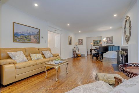 Photo 13 at 321 Lawrence Avenue E, York Mills, Toronto