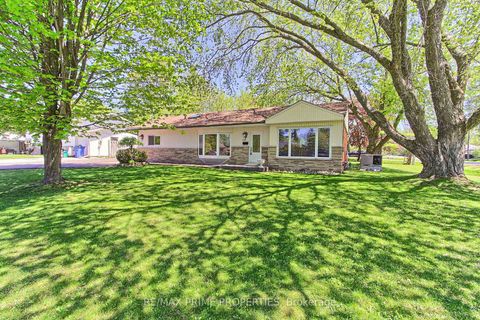 Photo 1 at 63 Ruta Crescent, Keswick North, Georgina