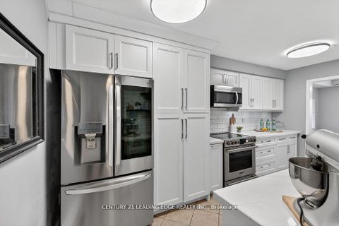 Photo 4 at 56 Ivory Court, Bowmanville, Clarington