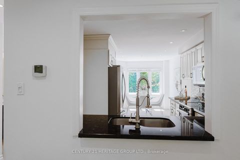 Photo 17 at 35 - 80 McCallum Drive, North Richvale, Richmond Hill