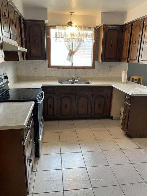 Photo 2 at 112 Anthia Drive W, Humber Summit, Toronto