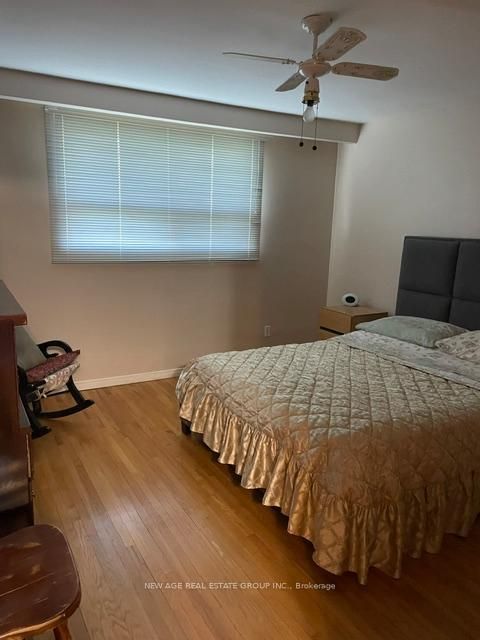 Photo 4 at 112 Anthia Drive W, Humber Summit, Toronto