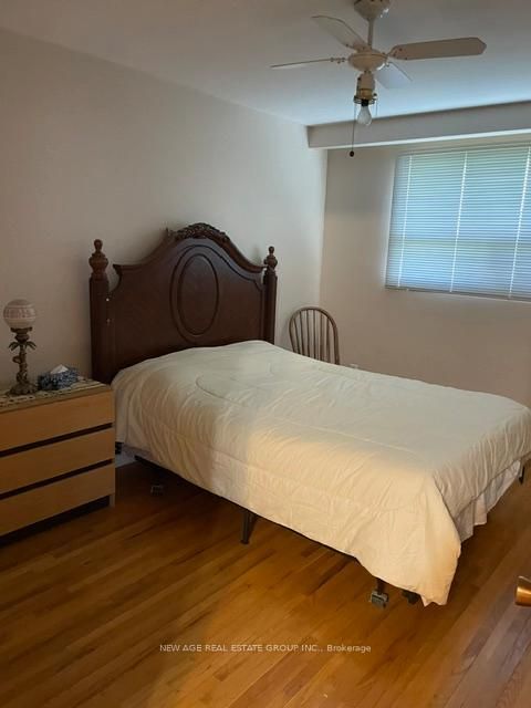 Photo 5 at 112 Anthia Drive W, Humber Summit, Toronto
