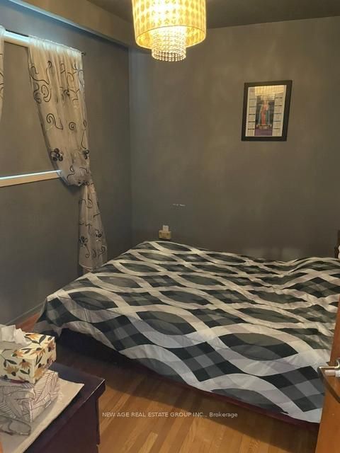 Photo 10 at 112 Anthia Drive W, Humber Summit, Toronto