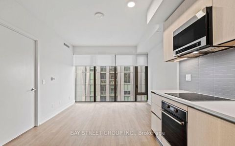 Photo 1 at 2009 - 8 cumberland Street, Annex, Toronto