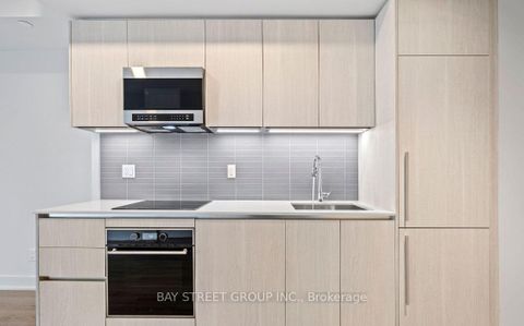 Photo 5 at 2009 - 8 cumberland Street, Annex, Toronto