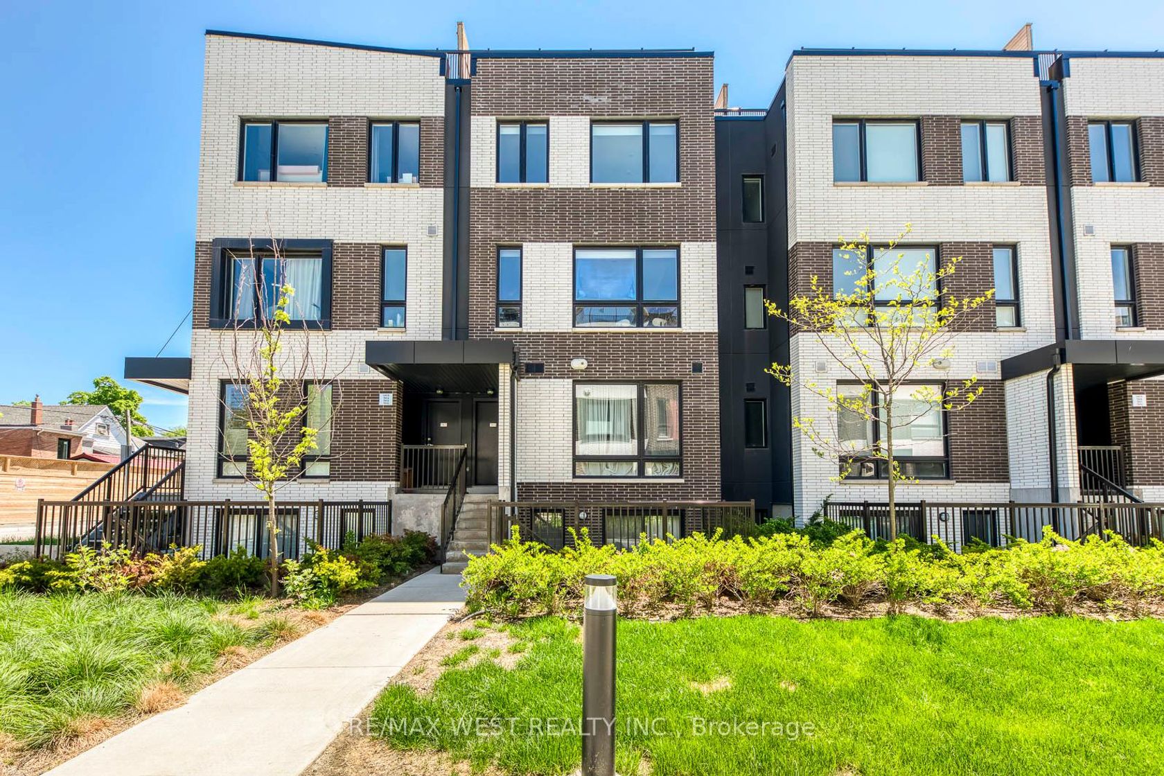 14 - 30 Ed Clark Gardens Boulevard, Pellam Park, Toronto 