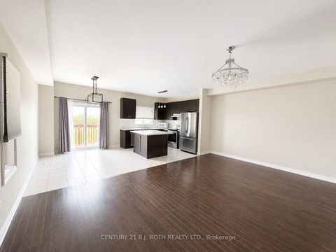 Photo 2 at 1150 Peelar Crescent, Lefroy, Innisfil