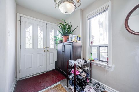 Photo 1 at 211 Bellwoods Avenue, Bellwoods, Toronto