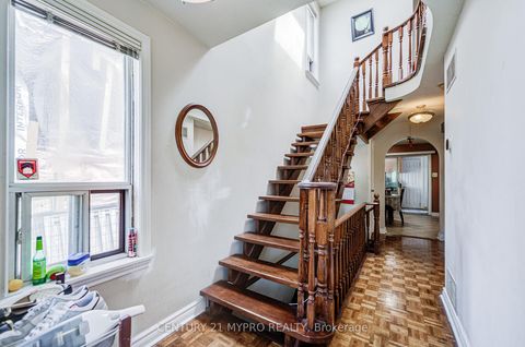 Photo 2 at 211 Bellwoods Avenue, Bellwoods, Toronto