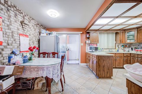 Photo 4 at 211 Bellwoods Avenue, Bellwoods, Toronto