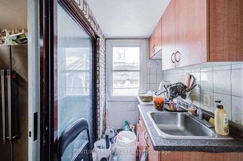 Photo 10 at 211 Bellwoods Avenue, Bellwoods, Toronto