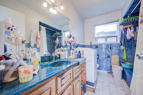 Photo 23 at 211 Bellwoods Avenue, Bellwoods, Toronto