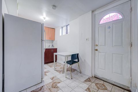 Photo 32 at 211 Bellwoods Avenue, Bellwoods, Toronto
