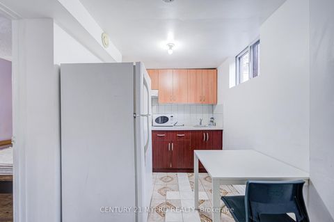 Photo 35 at 211 Bellwoods Avenue, Bellwoods, Toronto