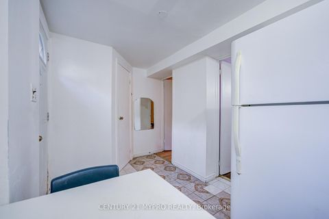 Photo 36 at 211 Bellwoods Avenue, Bellwoods, Toronto