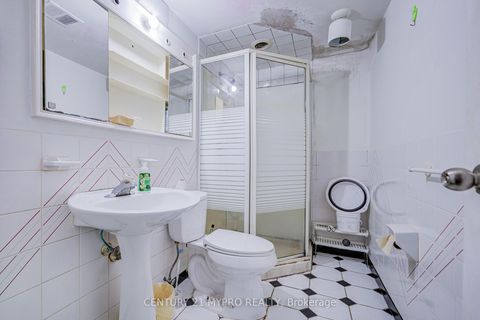 Photo 40 at 211 Bellwoods Avenue, Bellwoods, Toronto