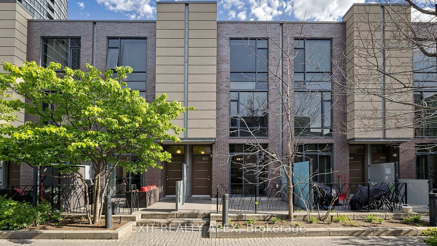 40 - 23 Valhalla Inn Road, City Centre West, Toronto 