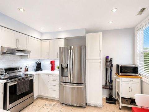 Photo 11 at 221 - 760 Lawrence Avenue W, Glen Park, Toronto