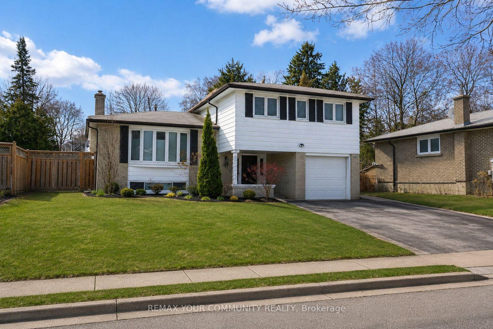 107 Orchard Heights, Aurora Heights, Aurora photo 1