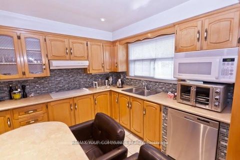 Photo 1 at 8 Stanwood Crescent, Humbermede, Toronto