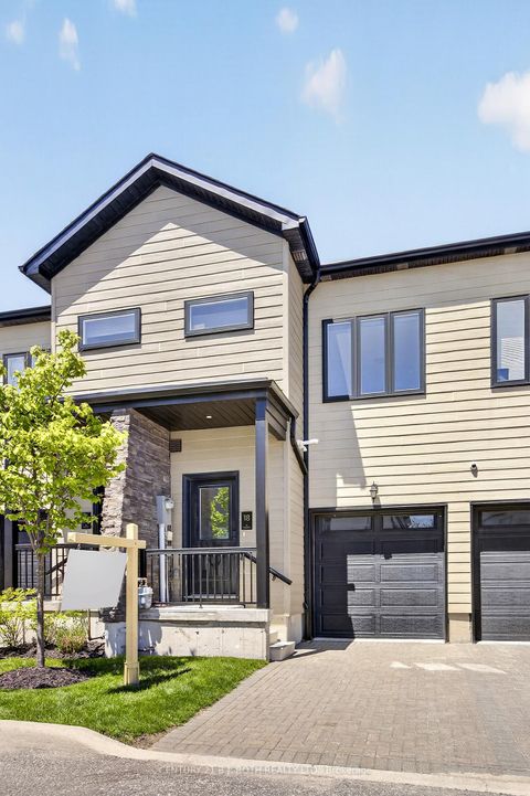 Photo 1 at 18 Stonehart Lane, East Bayfield, Barrie