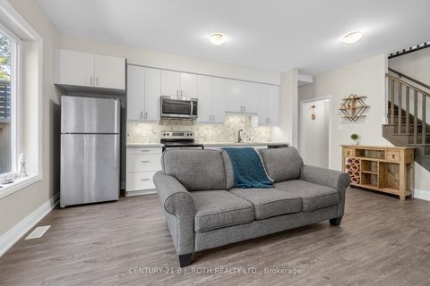 Photo 15 at 18 Stonehart Lane, East Bayfield, Barrie