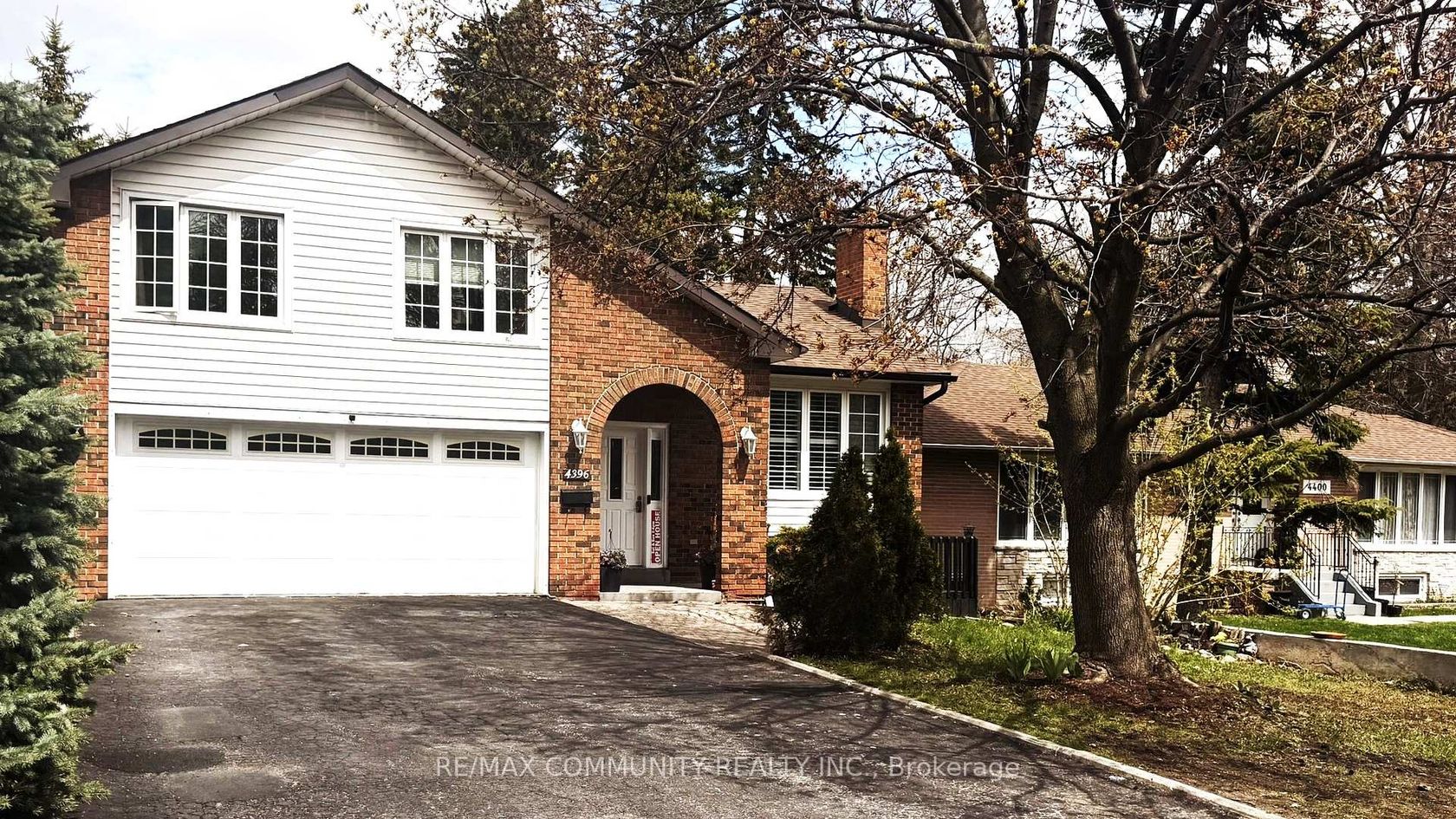 4396 Lawrence Avenue E, West Hill, Toronto 