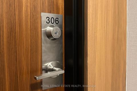 Photo 3 at 306 - 170 Chiltern Hill Road, Cedarvale, Toronto