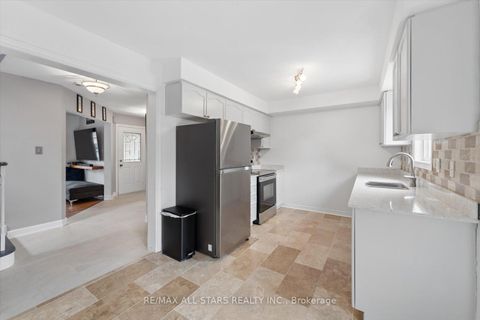 Photo 9 at 62 Reddenhurst Crescent, Keswick South, Georgina