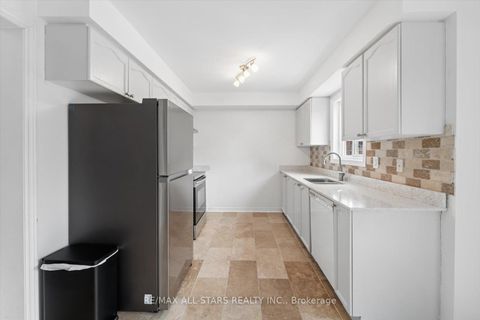 Photo 10 at 62 Reddenhurst Crescent, Keswick South, Georgina