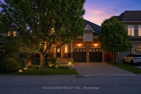 Photo 1 at 19 Weslock Crescent, Bayview Northeast, Aurora