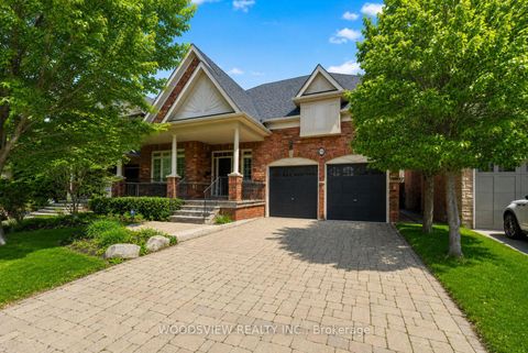Photo 2 at 19 Weslock Crescent, Bayview Northeast, Aurora