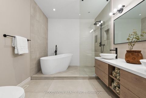 Photo 22 at 19 Weslock Crescent, Bayview Northeast, Aurora